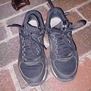 Kids Size 4 Under Armour Sneakers